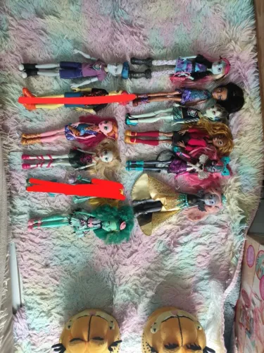 lote 10 monster High + brindes