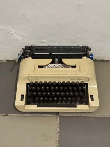Antiga Máquina de Escrever Remington 20 Sperry Rand