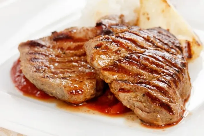 Cozinheiro e auxiliar de cozinha 12x36h 2.000 a 2.500 Centro Curitiba