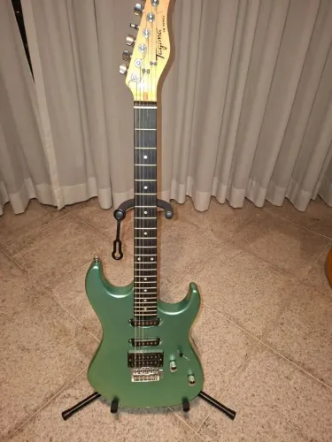 Guitarra tagima superstrato