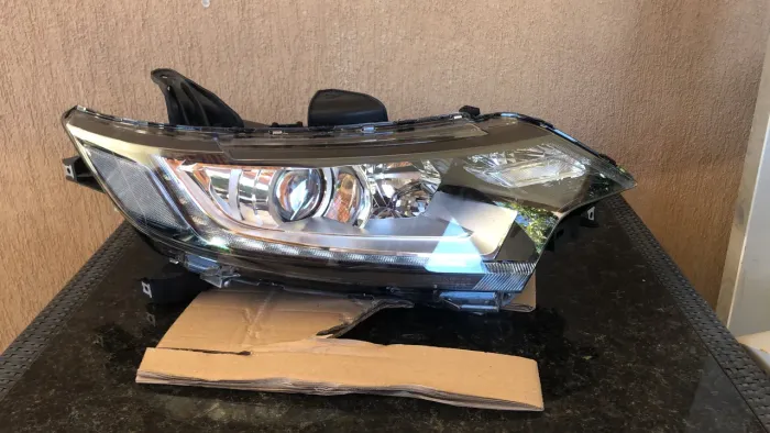 Farol outlander 2016 - 2020 com LED direito (passageiro)
