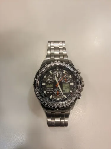 Relógio citizen u600