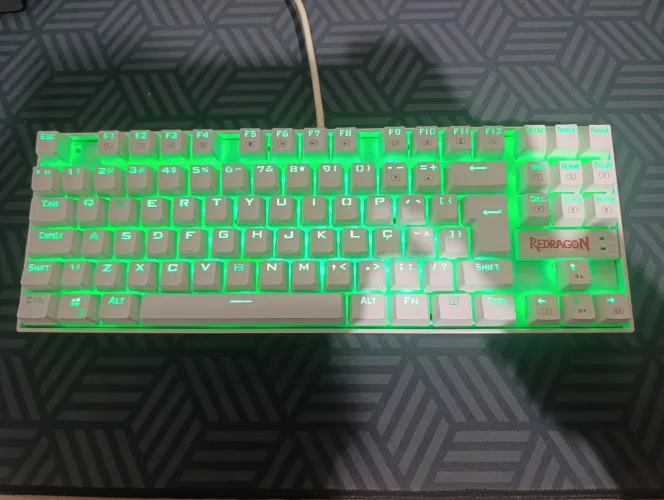 Teclado gamer mecânico Redragon Kumara 65% Swift azul
