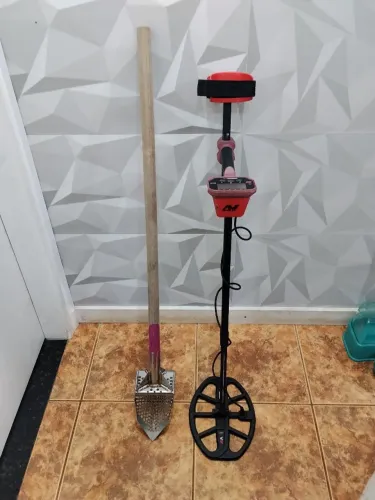 Detector de Metal Vanquish 340 + Sand Scoop