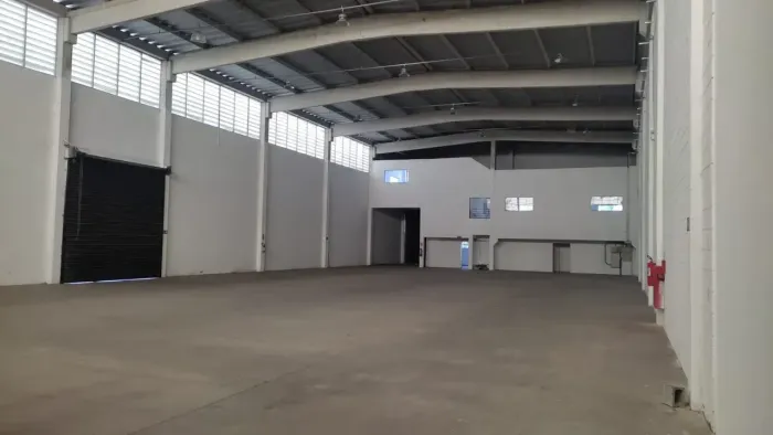 GALPÃO INDUSTRIAL PARA LOCAÇÃO | 1.156 M² ESTRUTURA, ENERGIA E ALTA PERFORMANCE PARA SUA O