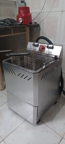 Fritadeira industrial 18litros água e óleo R$ 980,00