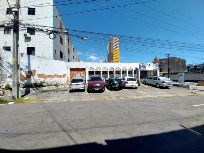 (TE8250) Terreno medindo 1.123m² localizado no Centro