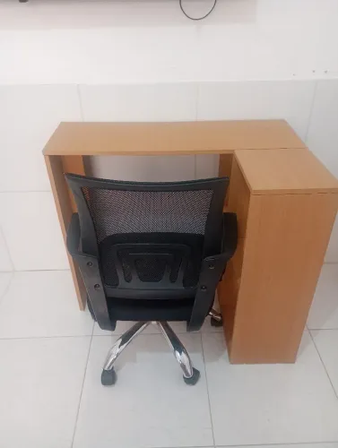 Mesa de estudos com cadeira de rodinhas 