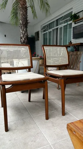 2 cadeiras de madeira maciça