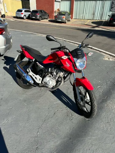 Honda FAN 160 Vermelha