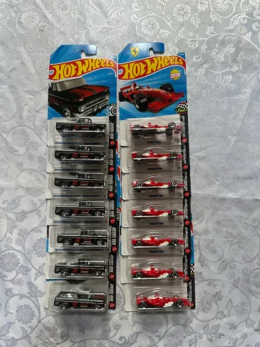 Hot wheels lote F1 Ferrari &  Chevy 62 preta  2026 (14 unidades)