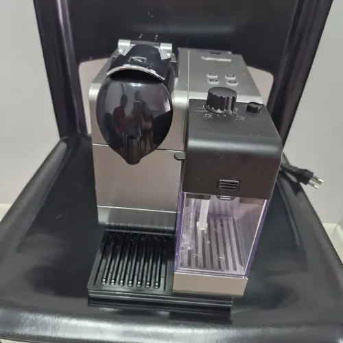 Cafeteira nespresso lattissima