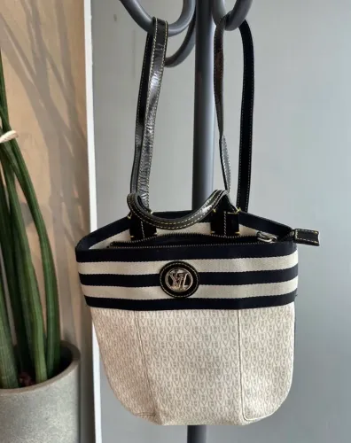 bolsa mochila momograma victor hugo