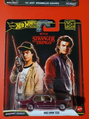 Hot Wheels Premium Pop Culture - Stranger Things - BMW 733i 1983