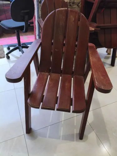 Conjunto de cadeira de madeira se lei