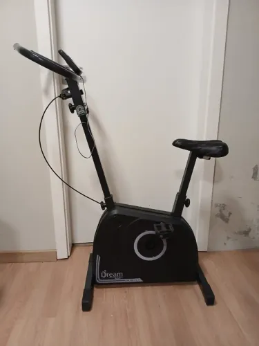 Bicicleta ergométrica com medidor eletrônico