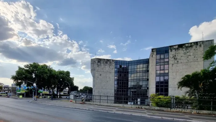 Vendo Prédio Comercial Corporativo Institucional Hospitalar REFORMADO são 6.500m² de área