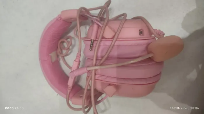 Fone gamer rosa *40 reais pra vender logo*