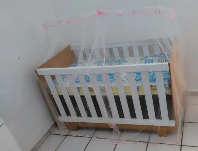 Kit quarto (Guarda roupas, berço 2 em 1 com colchão e cômoda)