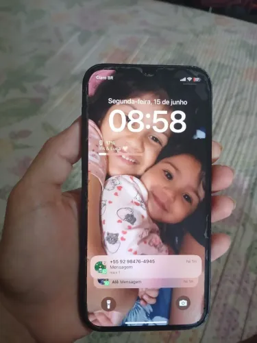 Vende-se iPhone 12 semi-novo em ótimo estado.