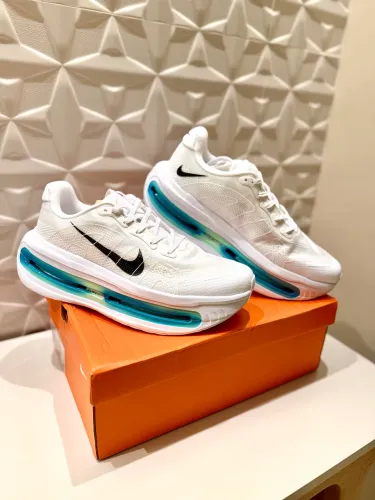 Nike Vomero Premium Branco e Azul - Tamanho 42