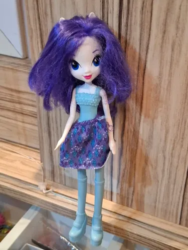  Boneca Hasbro My Little Pony Equestria Girls modelo Rarity