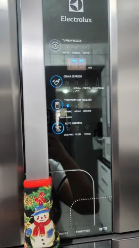 Vendo geladeira Electrolux frosfree inox com dispensar de água na porta