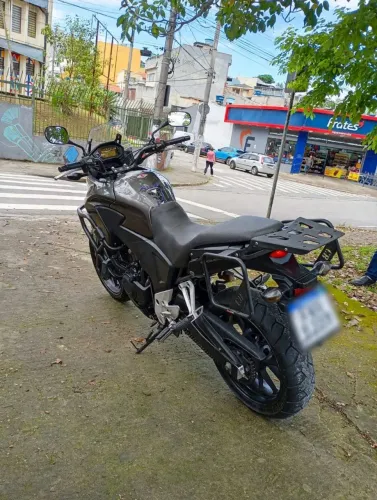 Vendo cb500x 2015 dois pneus Pirelli novos manutenção em dia