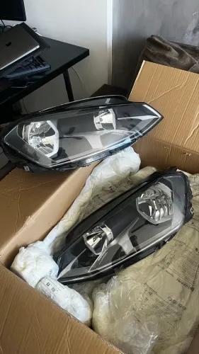Vendo faróis Golf GTI Mk7 com lâmpadas em LED