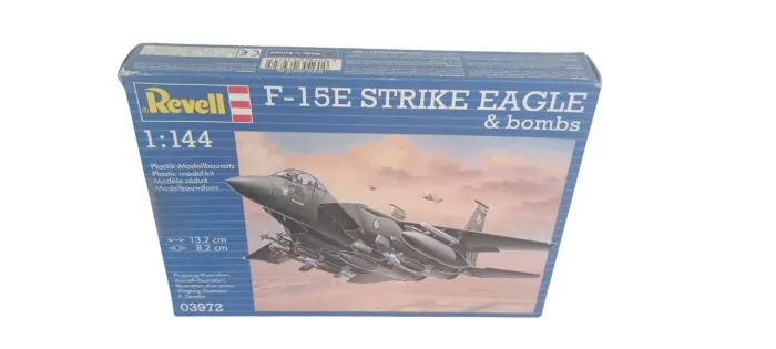 Kit para montar Revell 1:144 F-15 E STRIKE EAGLE & bombs