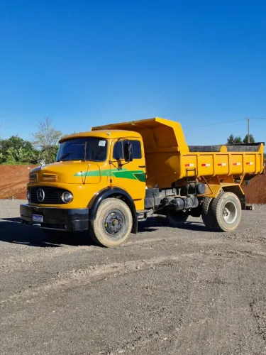 Caminhão Mercedes Benz 1111 ano 1966 caçamba  tração 4x2 toco 