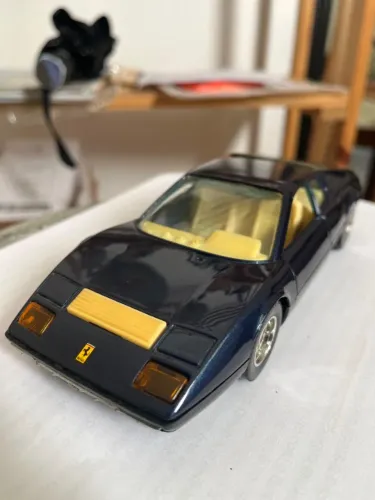 Miniatura Ferrari 512 BBi Bburago 1:24 Made in Italy Original Anos 90