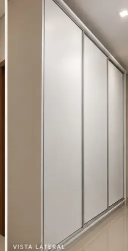 Vende guarda roupa mdf semi novo com alguns detalhes