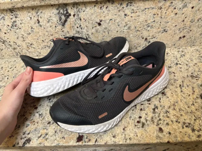 Tênis Nike Revolution Feminino - TAM 38