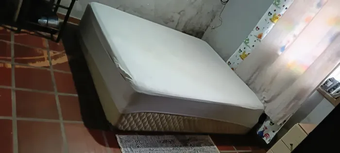 Vendo cama boa com colchão bom ou troco por celular 