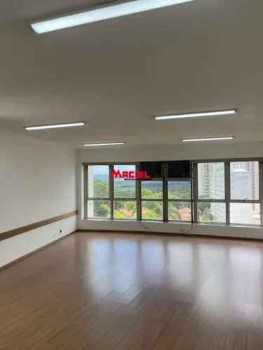 EDIFICIO SAINT JAMES: SALA COMERCIAL