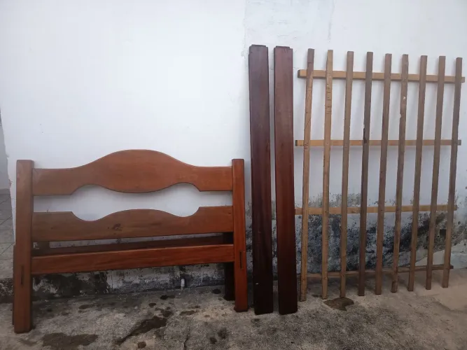 Cama de casal de maçaranduba 