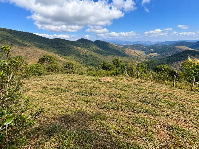 TERRENO COM VISTA ESPETACULAR E EXCELENTE TOPOGRAFIA