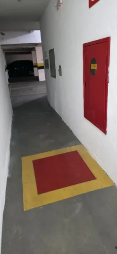 Sou pintor a mais de 25 anos faço todo serviço de pintura orçamento gratuito moro no bairr