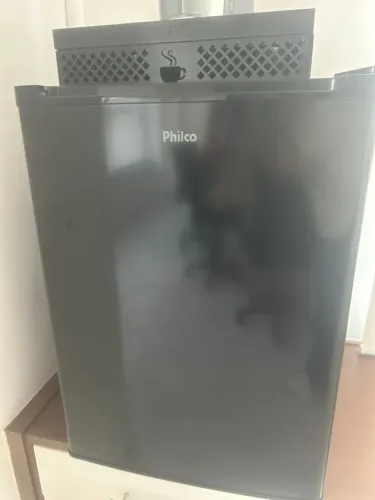 Frigobar Philco 68L Preto Compacto 