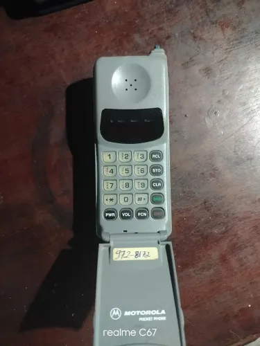 Telefone celular Motorola antigo 