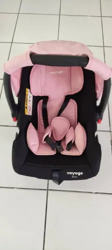 Bebê conforto e banheira 