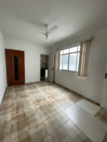 São 2 quartos na Hugo Musso | Seu Novo Lar a 2 Quadras do Mar!