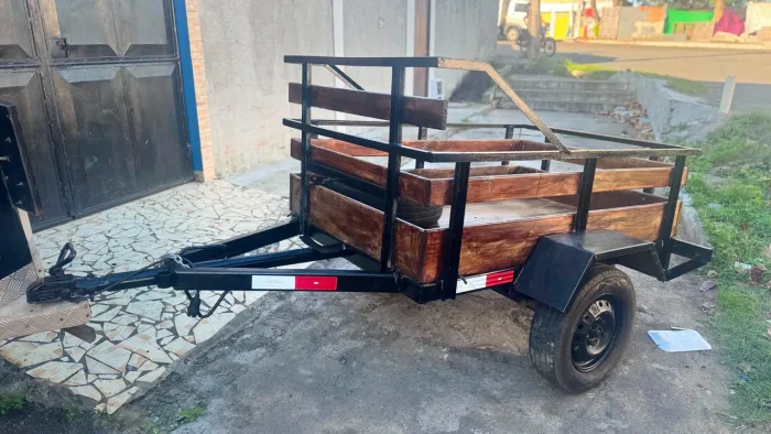 Carretinha Reboque de Carga 1,75 x 1,20 m - Já Emplacada