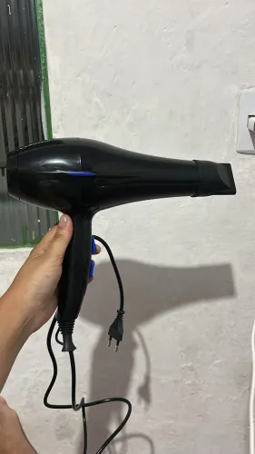 Vende-se secador usado apenas em uma semana
