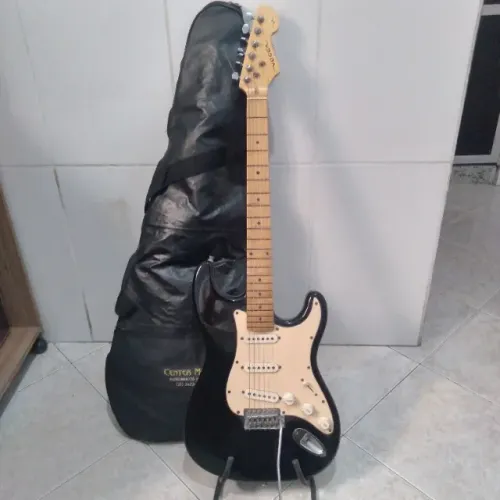 Guitarra com acessórios