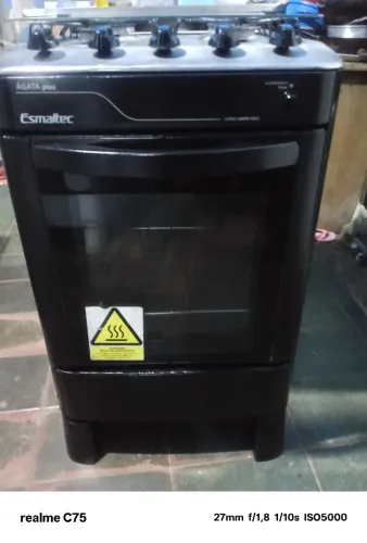 Vendo um fogão Esmaltec 4 bocas