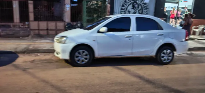 Toyota Etios XS Sedan 1.5 Flex 16V 4P Mec. 2013