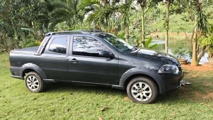 Fiat Strada Trekking 1.6 16V Flex CD 2013