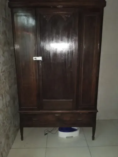 Móveis antigos guardar roupa de solteiro